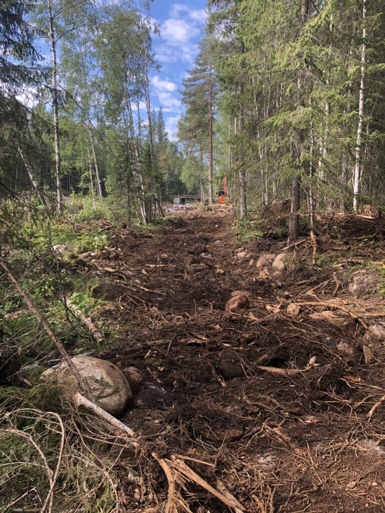 En körväg som sedan användes till att skapa en sidofåra.